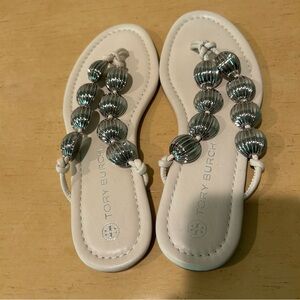 Tory Burch womens silver and ivory beaded leather thong sandals size 6